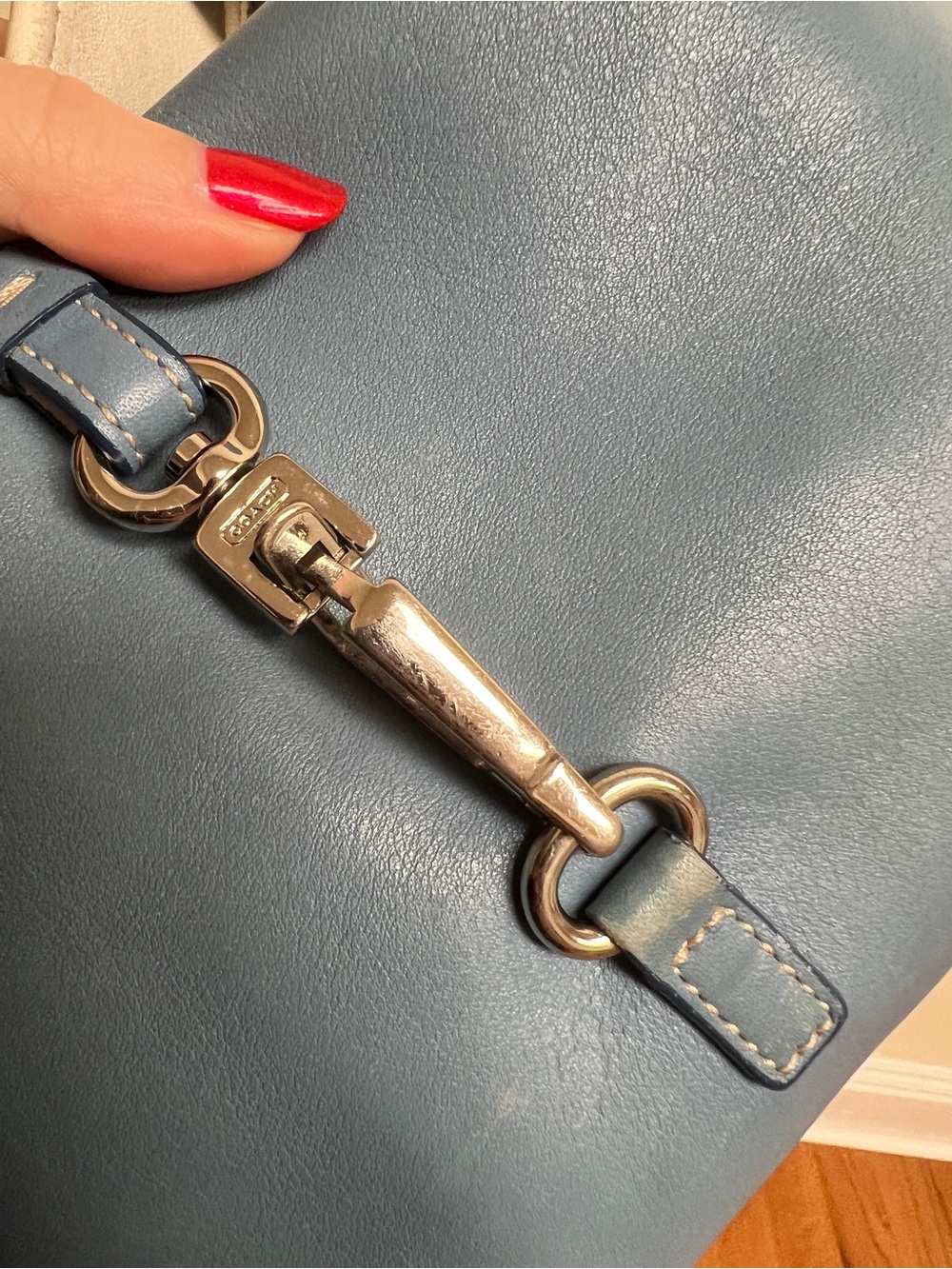 Coach- Hamptons clasp hobo Blue Leather Shoulder Bag with White Trim - Picture 6 of 14